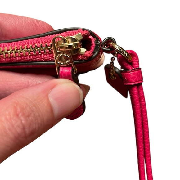 Coach Corner Zip Wristlet 6.25” x 4” x .5” - Cerise (fuchsia) with hang tag - Picture 6 of 10